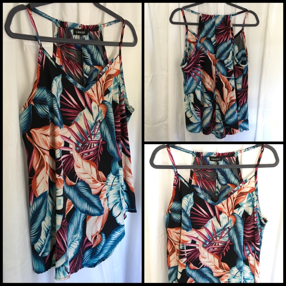 1X V-Neck Island Style Top